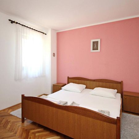 Apartments Karamarko Baska  Bagian luar foto